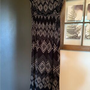 Trixxi Black and White Sleeveless Patterned Maxi Dress